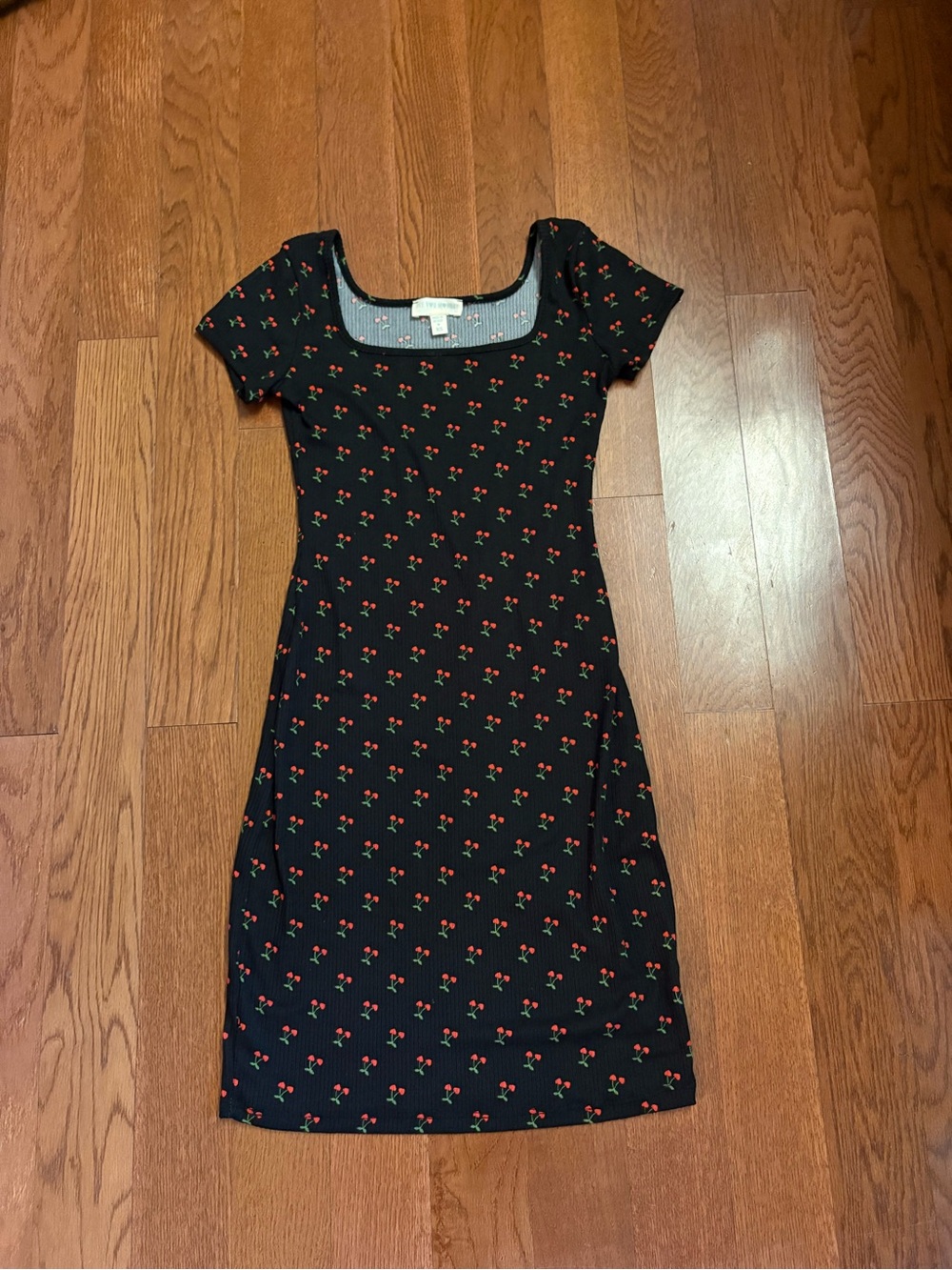 Black Cherry-Print Scoop Neck Dress. Size XS